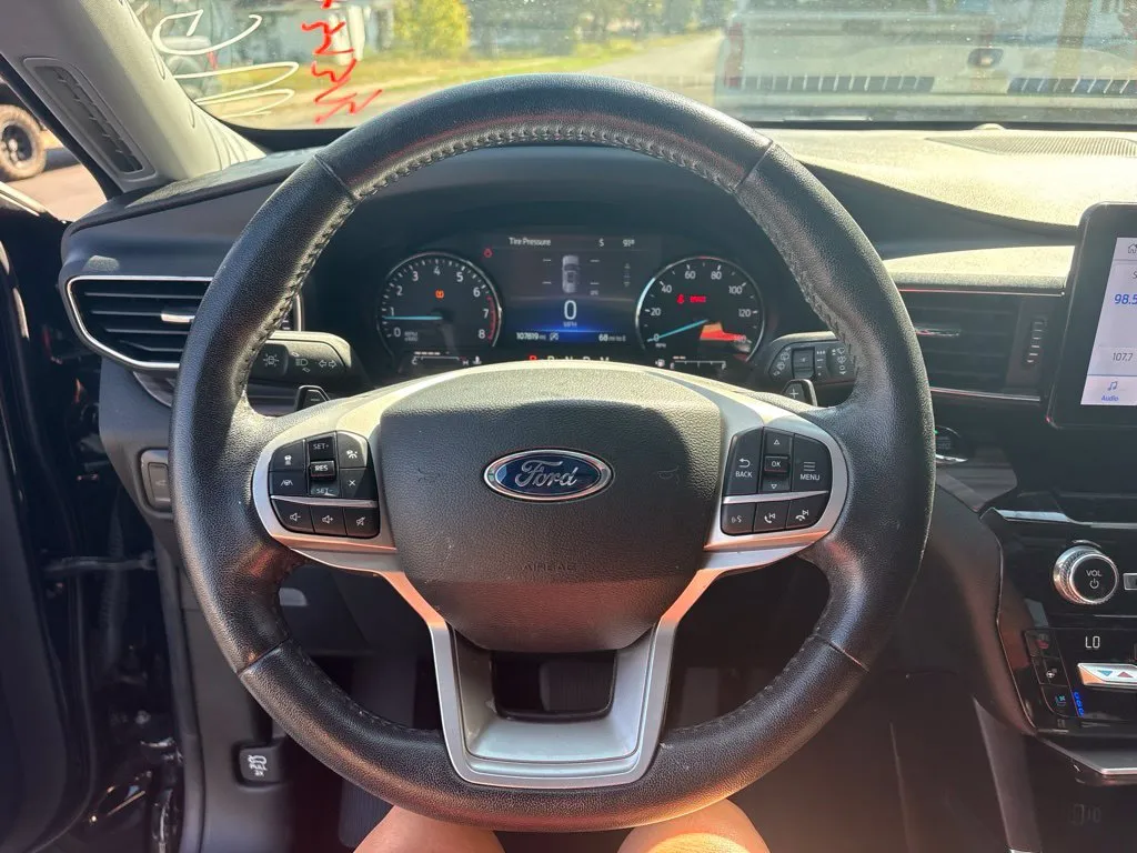 Ford Explorer photo 16