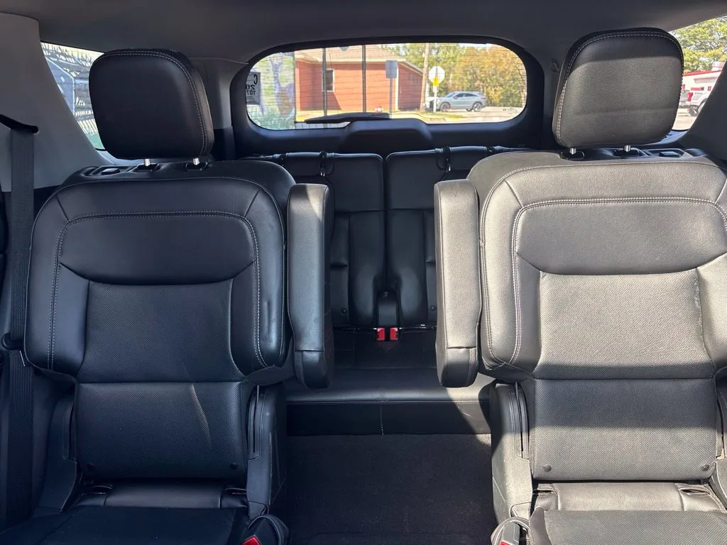Ford Explorer photo 22