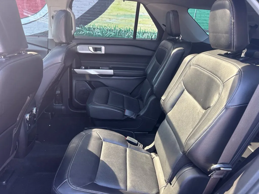 Ford Explorer photo 24