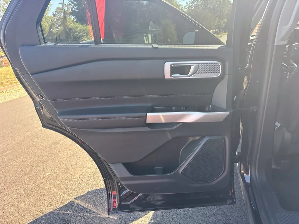 Ford Explorer photo 23