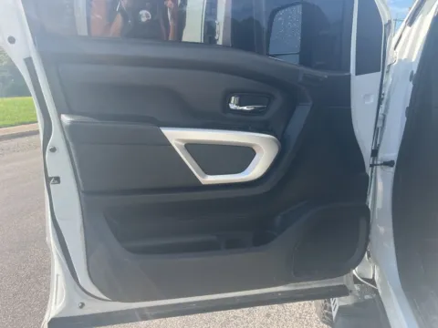 More photos of 2018 Nissan Titan PRO-4X at D3 Auto Sales - Des Arc, AR, AR