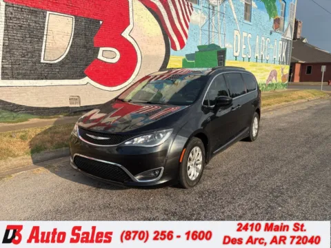 Black 2017 Chrysler Pacifica Touring L for sale in Des Arc, AR