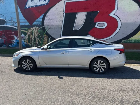Another view of 2020 Nissan Altima 2.5 S for sale in Des Arc, AR at D3 Auto Sales - Des Arc, AR