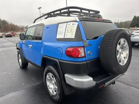 More photos of 2007 Toyota FJ Cruiser at Blackwell Chrysler Dodge Jeep Ram Fiat Kia, VA