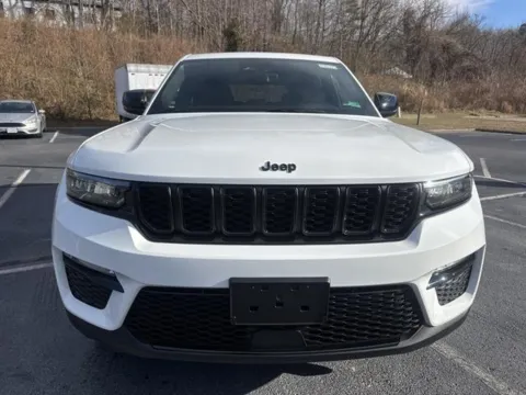 Photos of 2025 Jeep Grand Cherokee Limited 4x4 for sale in Danville, VA at Blackwell Chrysler Dodge Jeep Ram Fiat Kia