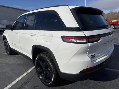 More photos of 2025 Jeep Grand Cherokee Limited 4x4 at Blackwell Chrysler Dodge Jeep Ram Fiat Kia, VA