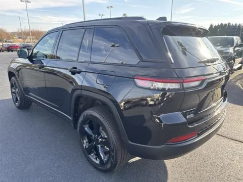 More photos of 2025 Jeep Grand Cherokee Limited at Blackwell Chrysler Dodge Jeep Ram Fiat Kia, VA