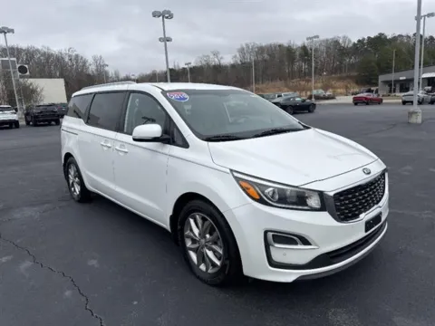 White 2019 Kia Sedona EX 4dr Mini-Van for sale in Danville, VA