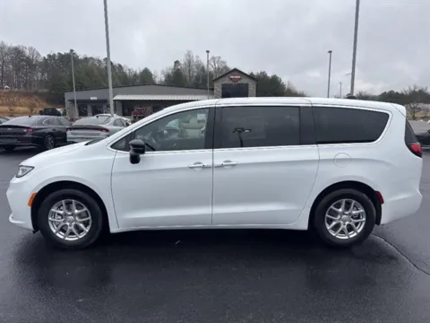 More photos of 2026 Chrysler Pacifica Select at Blackwell Chrysler Dodge Jeep Ram Fiat Kia, VA