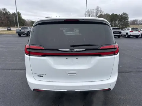 More photos of 2022 Chrysler Pacifica Touring L 4dr Mini-Van at Blackwell Chrysler Dodge Jeep Ram Fiat Kia, VA