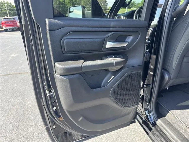 2026 RAM 1500 Express - Photo 13