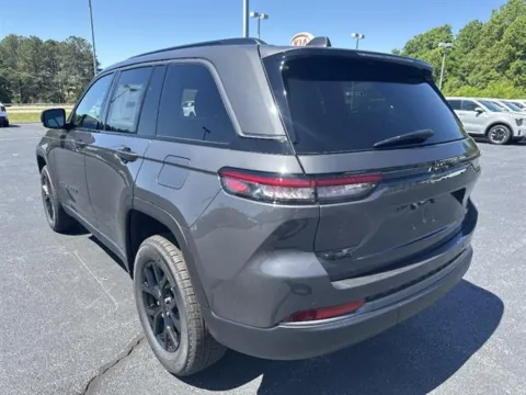 More photos of 2026 Jeep Grand Cherokee Altitude 4x4 at Blackwell Chrysler Dodge Jeep Ram Fiat Kia, VA