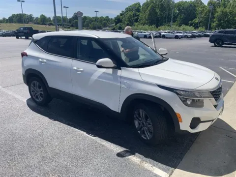 White 2021 Kia Seltos LX for sale in Danville, VA