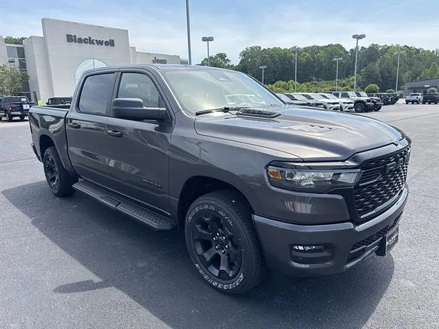 2026 Ram 1500 Express Crew Cab 4x4 5'7" Box