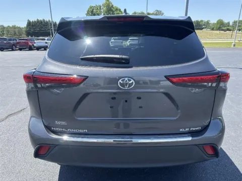 More photos of 2022 Toyota Highlander XLE at Blackwell Chrysler Dodge Jeep Ram Fiat Kia, VA