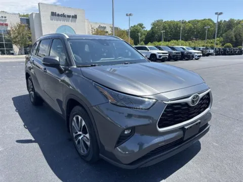Gray 2022 Toyota Highlander XLE for sale in Danville, VA