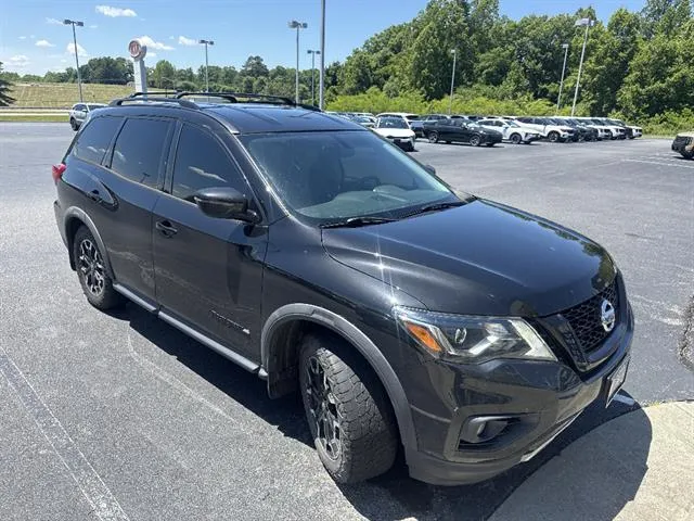 2020 Nissan Pathfinder SV