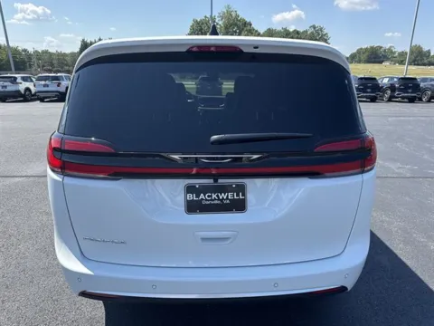 More photos of 2027 Chrysler Pacifica Select at Blackwell Chrysler Dodge Jeep Ram Fiat Kia, VA