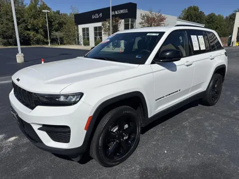 More photos of 2023 Jeep Grand Cherokee Altitude at Blackwell Chrysler Dodge Jeep Ram Fiat Kia, VA