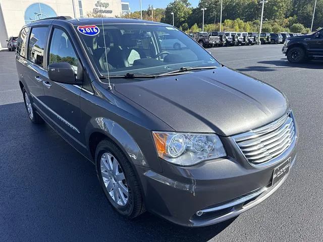 2016 Chrysler Town & Country Touring