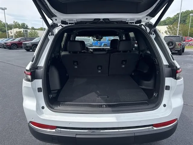 2025 Jeep Grand Cherokee Limited photo 2