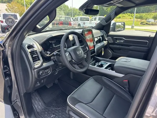 2025 Ram 1500 Laramie photo 4