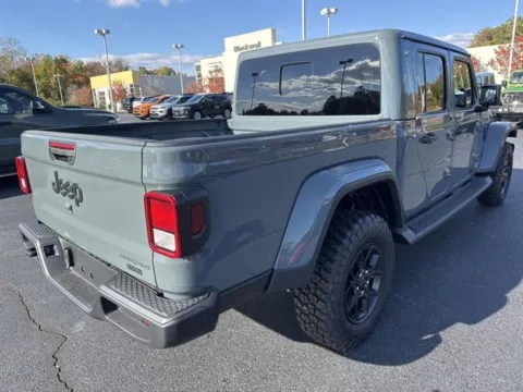 More photos of 2025 Jeep Gladiator High Tide at Blackwell Chrysler Dodge Jeep Ram Fiat Kia, VA