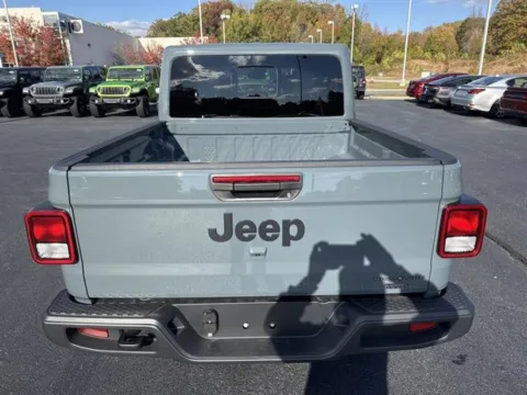 More photos of 2025 Jeep Gladiator High Tide at Blackwell Chrysler Dodge Jeep Ram Fiat Kia, VA