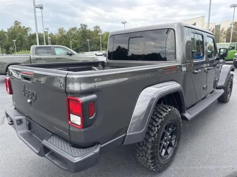 More photos of 2025 Jeep Gladiator High Tide at Blackwell Chrysler Dodge Jeep Ram Fiat Kia, VA