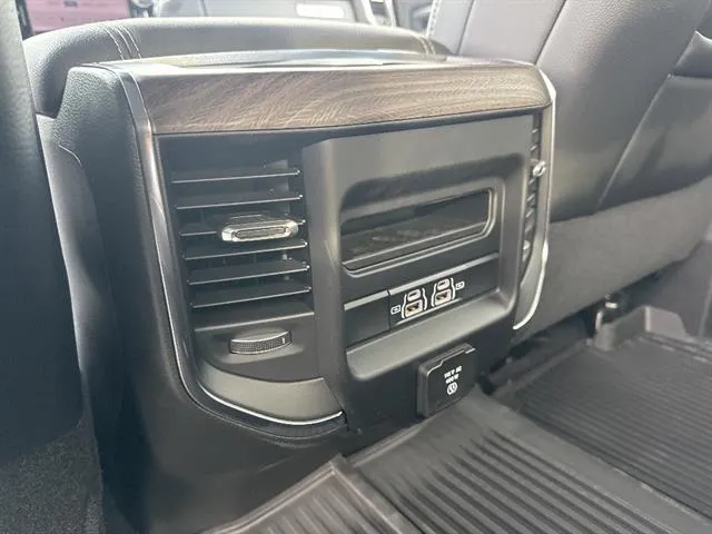 2026 RAM 3500 Laramie - Photo 18