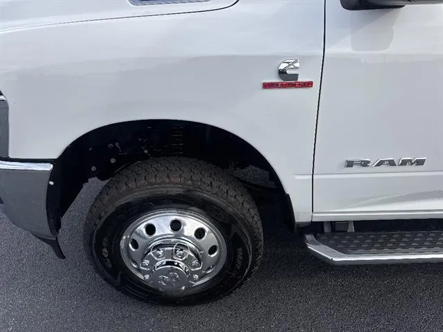 2026 RAM 3500 Laramie - Photo 8