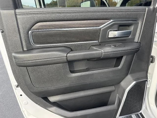 2026 RAM 3500 Laramie - Photo 16