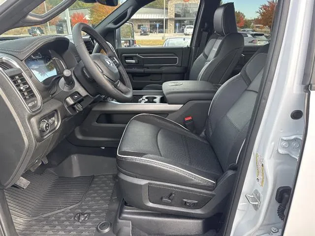 2026 RAM 3500 Laramie - Photo 10