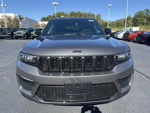 More photos of 2025 Jeep Grand Cherokee Limited 4x4 at Blackwell Chrysler Dodge Jeep Ram Fiat Kia, VA