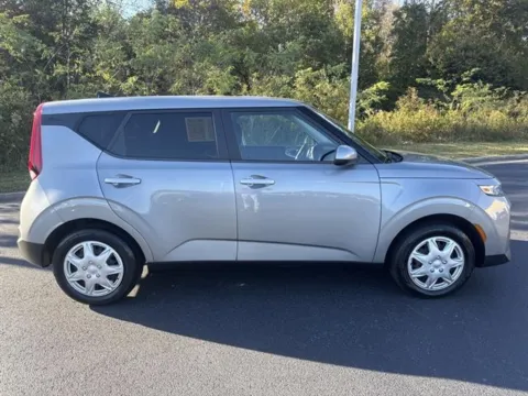 More photos of 2022 Kia Soul LX at Blackwell Chrysler Dodge Jeep Ram Fiat Kia, VA
