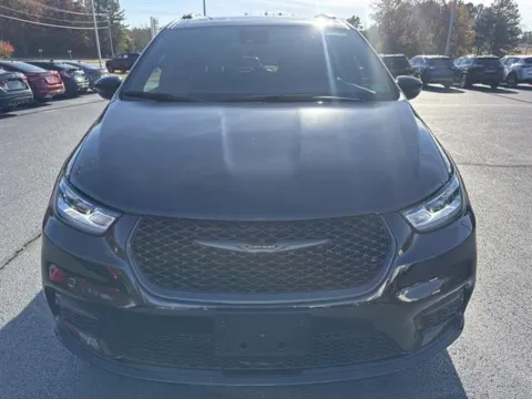 Photos of 2026 Chrysler Pacifica Limited for sale in Danville, VA at Blackwell Chrysler Dodge Jeep Ram Fiat Kia