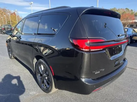 More photos of 2026 Chrysler Pacifica Limited at Blackwell Chrysler Dodge Jeep Ram Fiat Kia, VA