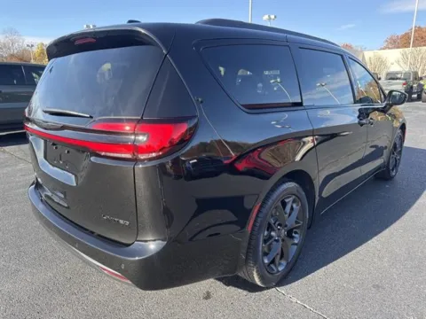 More photos of 2026 Chrysler Pacifica Limited at Blackwell Chrysler Dodge Jeep Ram Fiat Kia, VA
