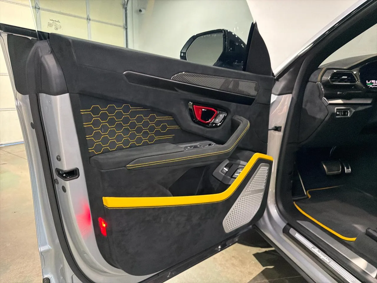 2024 Lamborghini Urus Performante - Photo 21