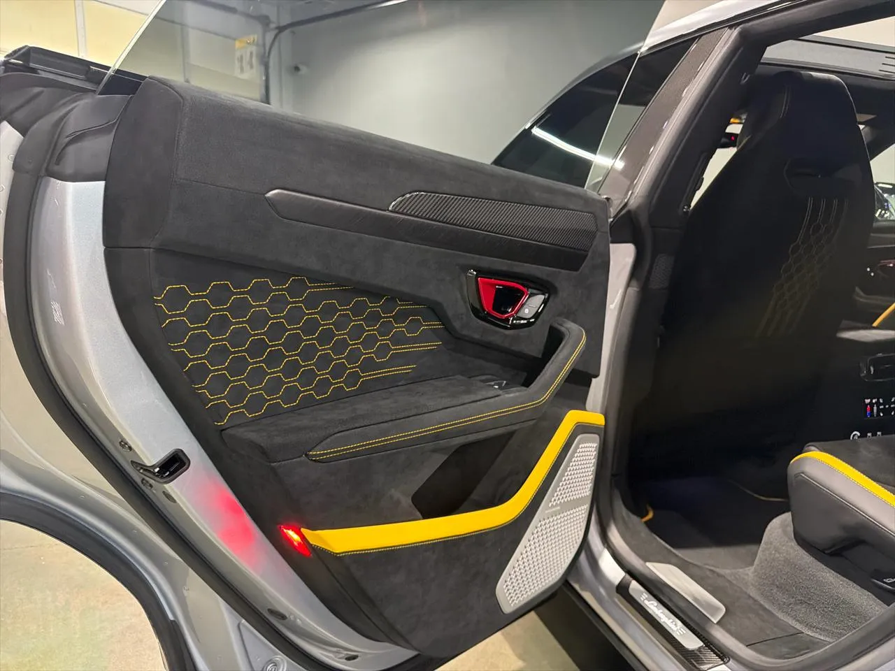 2024 Lamborghini Urus Performante - Photo 29