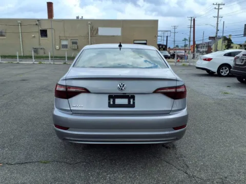 More photos of 2021 Volkswagen Jetta SE at Patriot Autos, MD