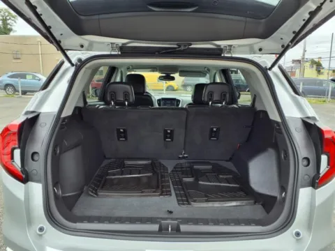 More photos of 2019 GMC Terrain SLT at Patriot Autos, MD