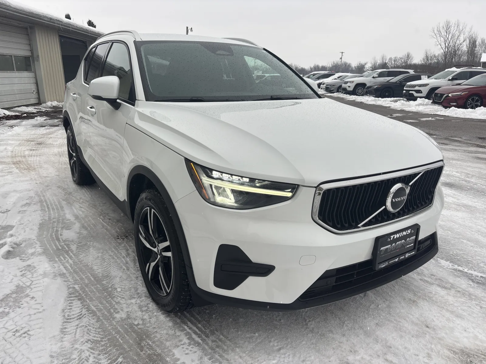 White 2023 Volvo XC40 Core for sale in Wayland, MI