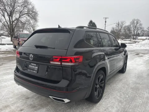 More photos of 2023 Volkswagen Atlas 2.0T SE w/Technology at Twins Chrysler Dodge Jeep Ram, MI
