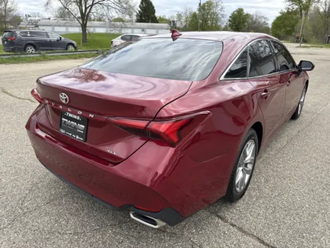 More photos of 2022 Toyota Avalon XLE at Twins Chrysler Dodge Jeep Ram, MI