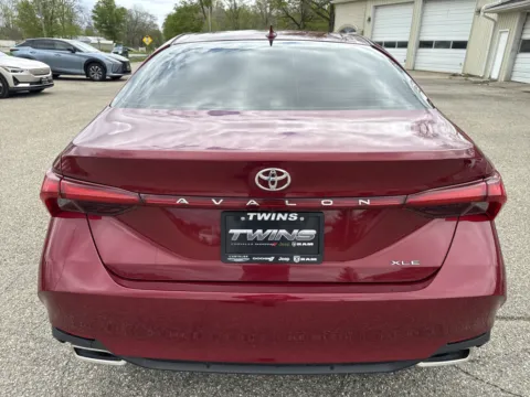 More photos of 2022 Toyota Avalon XLE at Twins Chrysler Dodge Jeep Ram, MI