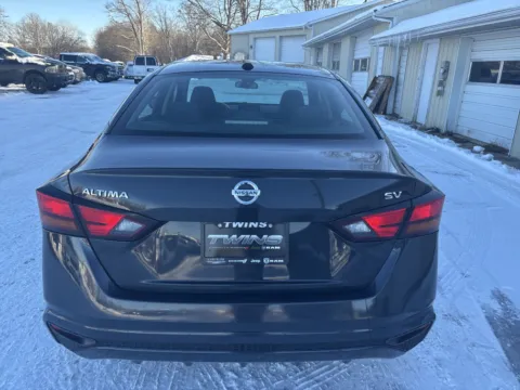 More photos of 2022 Nissan Altima 2.5 SV at Twins Chrysler Dodge Jeep Ram, MI