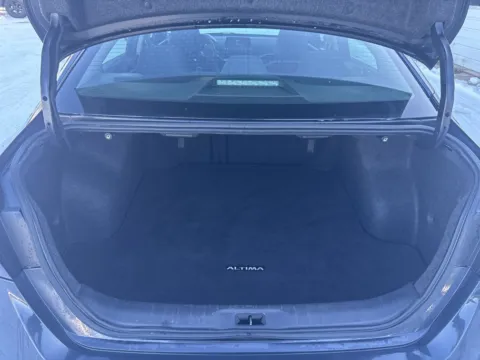 More photos of 2022 Nissan Altima 2.5 SV at Twins Chrysler Dodge Jeep Ram, MI