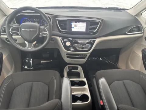 More photos of 2022 Chrysler Voyager LX at Twins Chrysler Dodge Jeep Ram, MI
