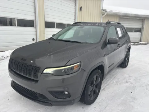 Gray 2019 Jeep Cherokee Altitude for sale in Wayland, MI
